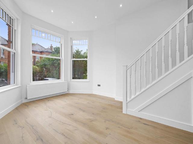 Flat for sale in Cricklewood, Greater London