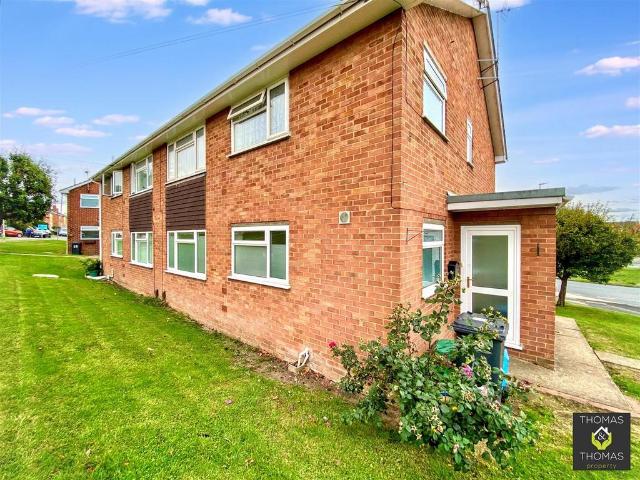 Flat for sale in Woolstrop, Gloucester