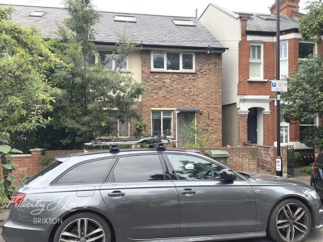 Flat for sale in Streatham, Greater London