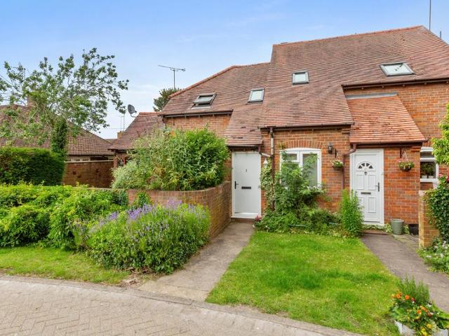 Flat for sale in Wendover, Buckinghamshire
