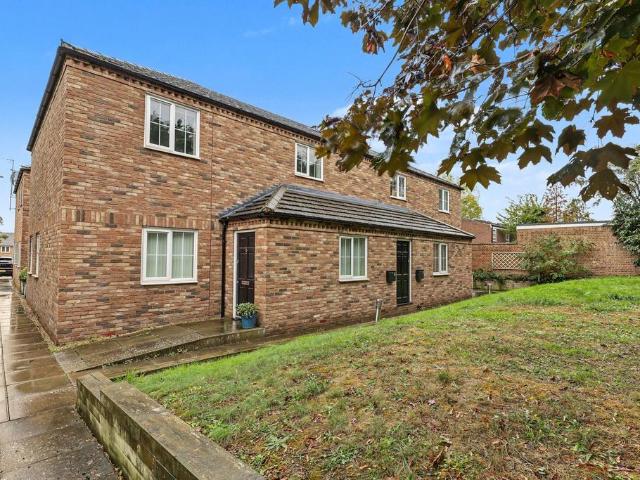 Flat for sale in Hitchin, North Hertfordshire