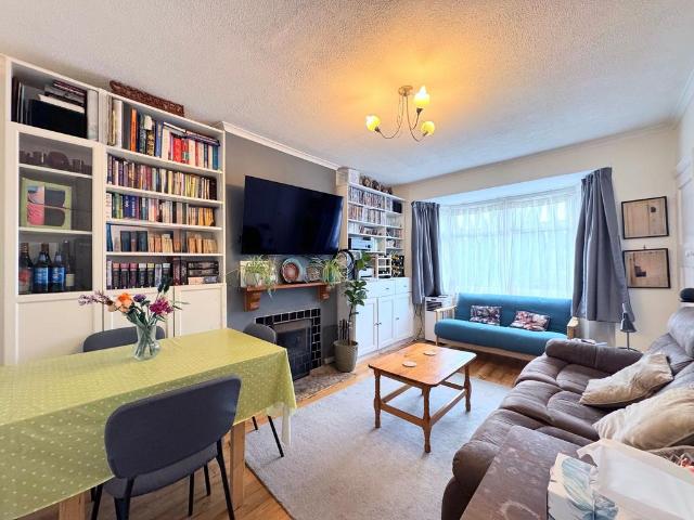 Flat for sale in South Stanmore, Greater London