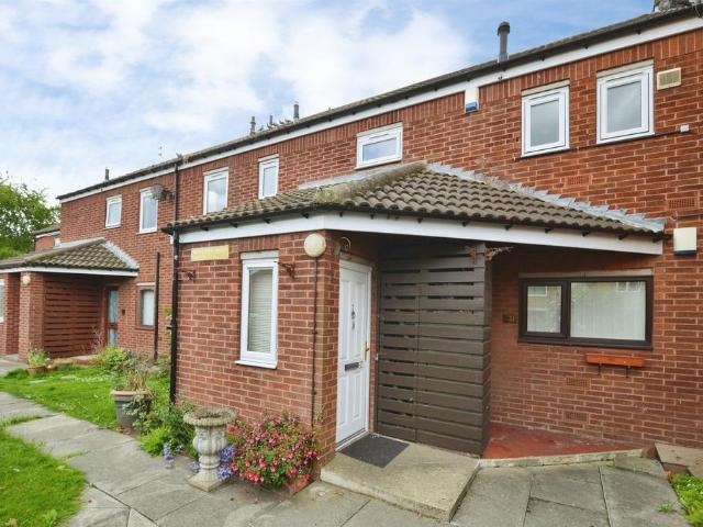 Flat for sale in Grove Hill, Normanby