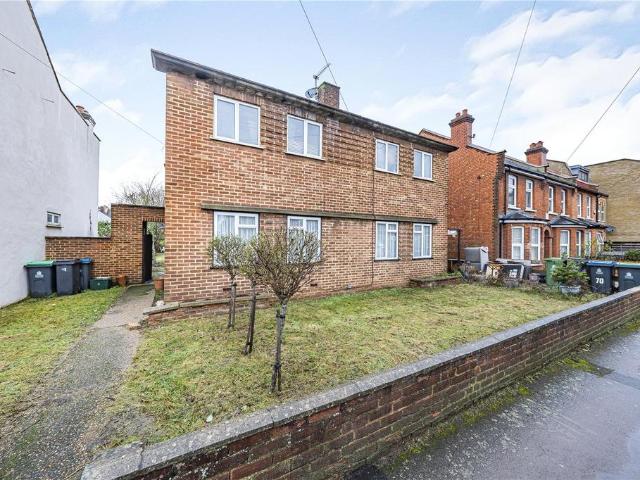 Flat for sale in New Malden, Greater London