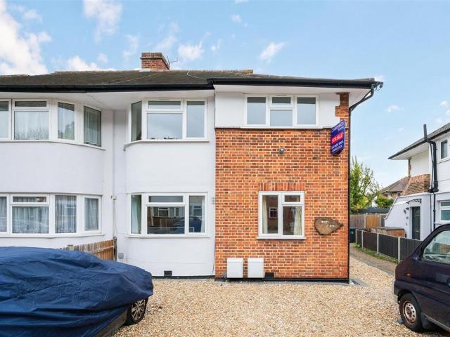 Flat for sale in London Borough of Merton, Collier's Wood