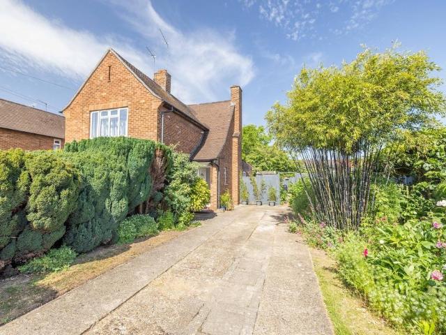 Flat for sale in Datchet