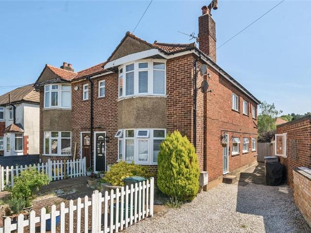 Flat for sale in Bromley Common, Greater London