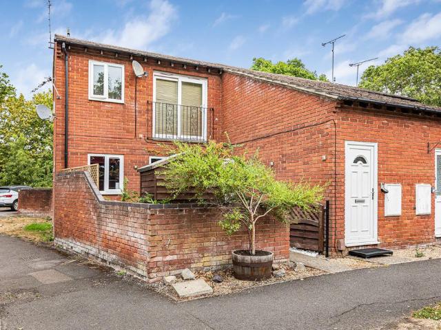 Flat for sale in Berrick Salome, Oxfordshire