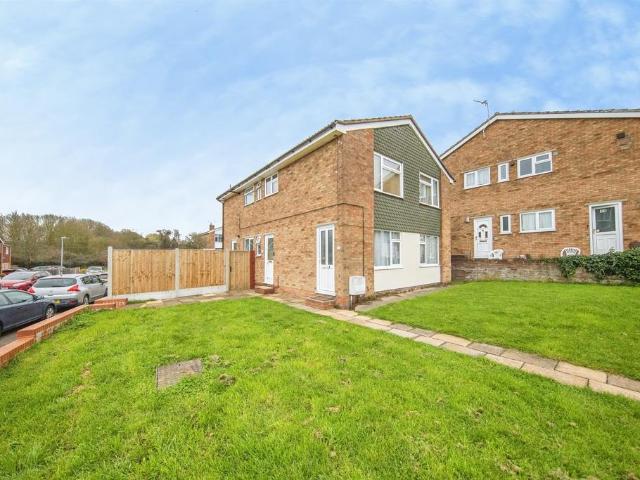 Flat for sale in Highwoods, Fordham Heath