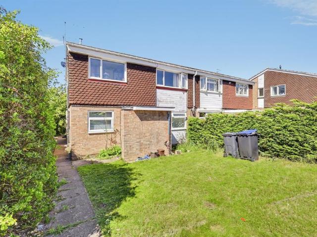 Flat for sale in Northampton, Northamptonshire