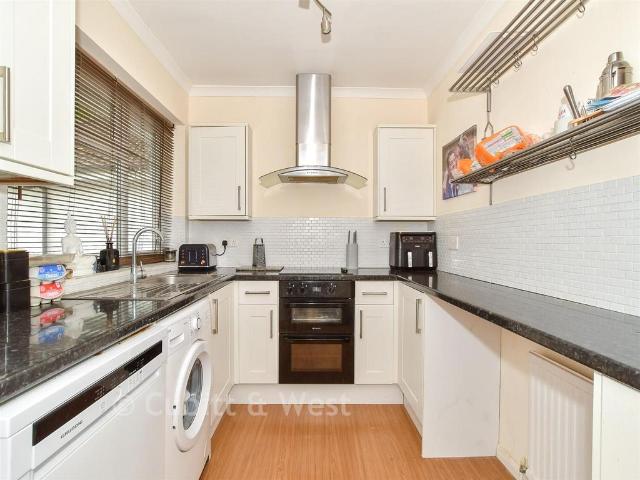 Flat for sale in Red Hill, Surrey
