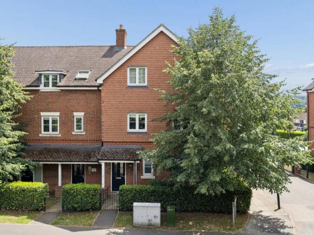 Flat for sale in Lunnon, Buckinghamshire