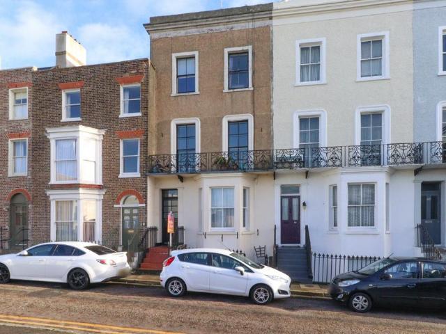 Flat for sale in Margate Old Town, Acol