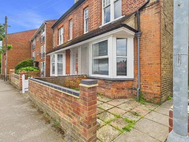 Flat for sale in Clewer Village, Windsor