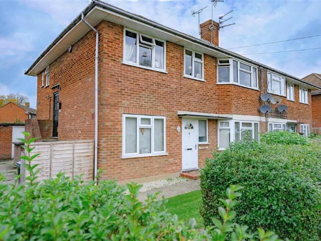 Flat for sale in Pouchen End, Hertfordshire