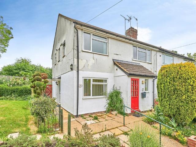 Flat for sale in Duton Hill, Essex