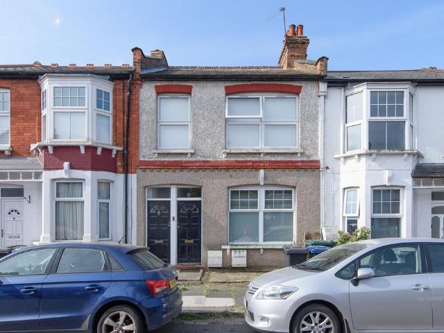 Flat for sale in North Finchley, Greater London