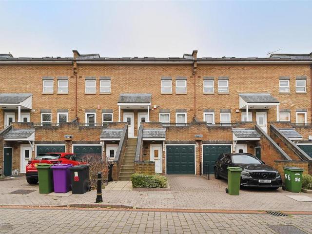 Flat for sale in Isle Of Dogs, Greater London
