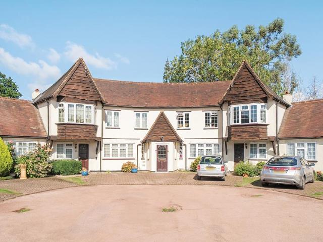 Flat for sale in Ickenham, Greater London