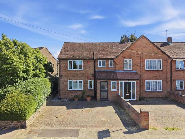 Flat for sale in Broxbourne, Hertfordshire