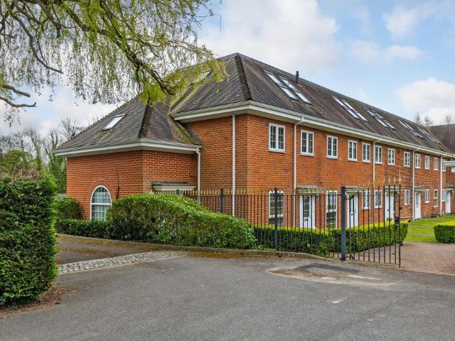 Flat for sale in Compton, Hampshire
