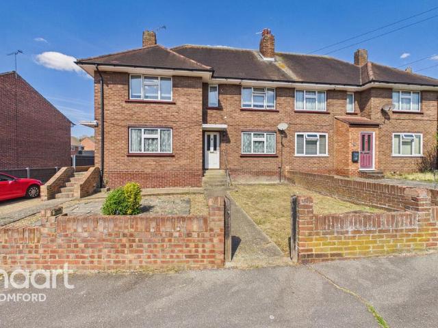 Flat for sale in Collier Row, Greater London