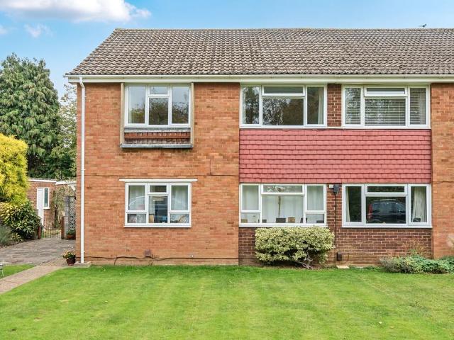 Flat for sale in Pachesham Park, Surrey