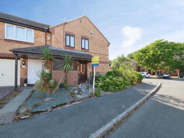 Flat for sale in Gedling, East Midlands