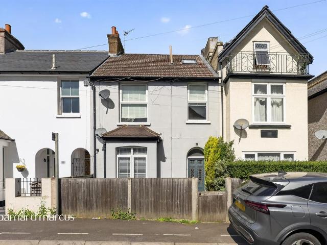 Flat for sale in Worcester Park, Greater London