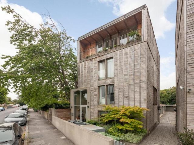 Flat for sale in London Borough of Lewisham, New Cross