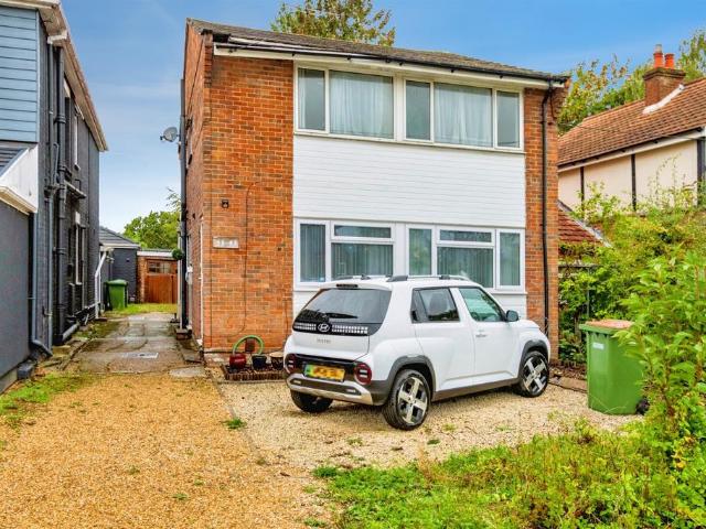 Flat for sale in Chartwell Green, Eastleigh