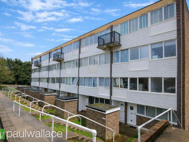 Flat for sale in Broxbourne, Hertfordshire