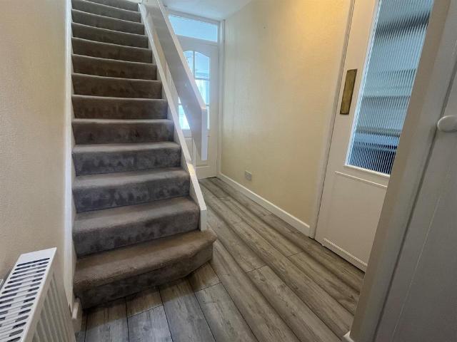 Flat for sale in Causeway Green, West Midlands