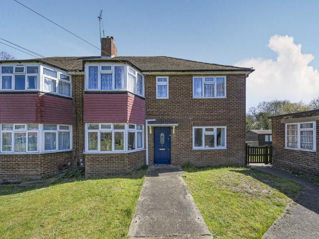 Flat for sale in Albany Park, Greater London