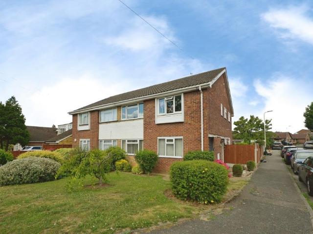 Flat for sale in Collier Row, Greater London