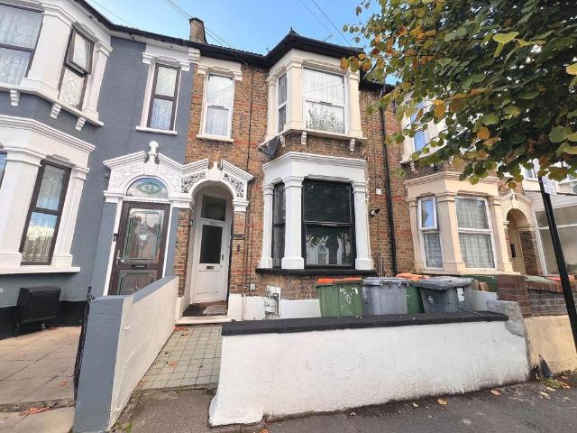 Flat for sale in London Borough of Newham, Greater London