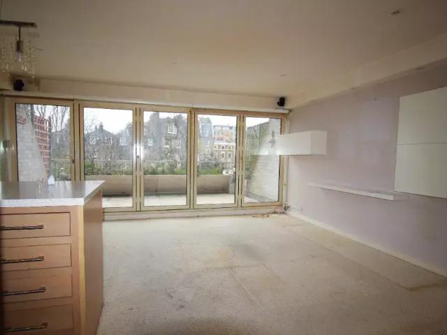 Flat for sale in Paddington, Greater London
