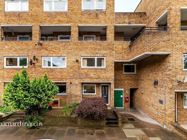 Flat for sale in Wandsworth, East Hill