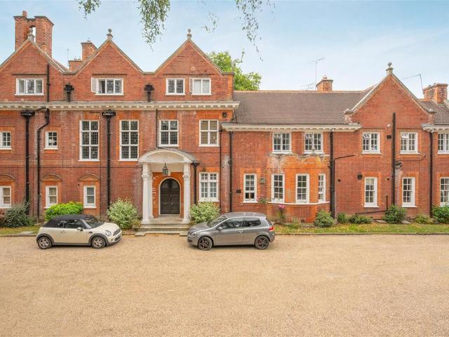 Flat for sale in Windsor, Dedworth