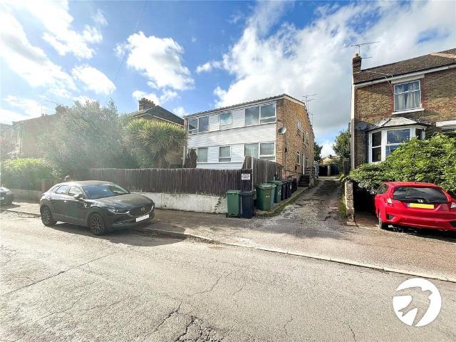 Flat for sale in Midway, Kent