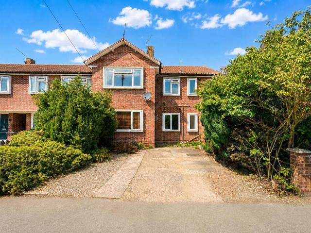 Flat for sale in London Borough of Hounslow, Hanworth