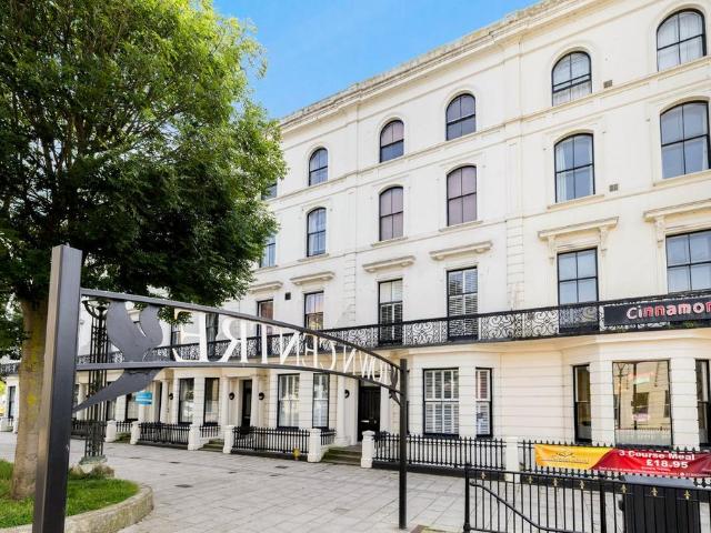 Flat for sale in Clarendon, Ash