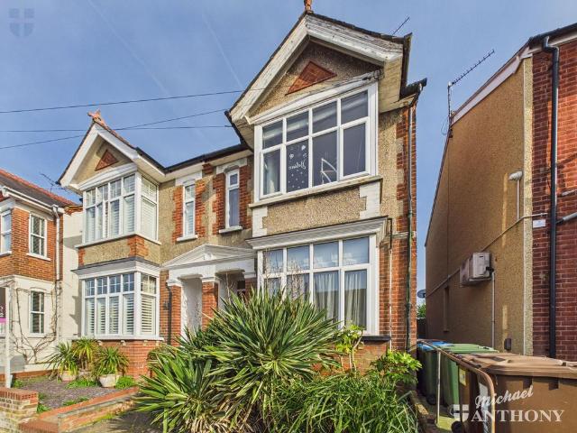 Flat for sale in Aylesbury, Buckinghamshire