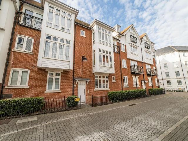 Flat for sale in St. Mildred's, The Bridge