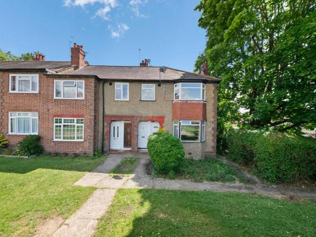 Flat for sale in London Borough of Ealing, Greater London