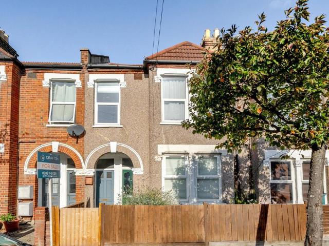 Flat for sale in Penge, Greater London