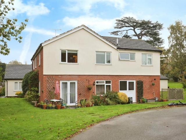 Flat for sale in Alderminster, Warwickshire