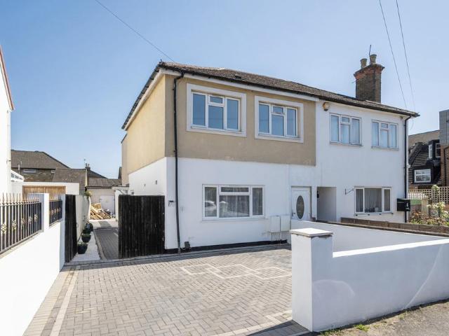 Flat for sale in Greater London