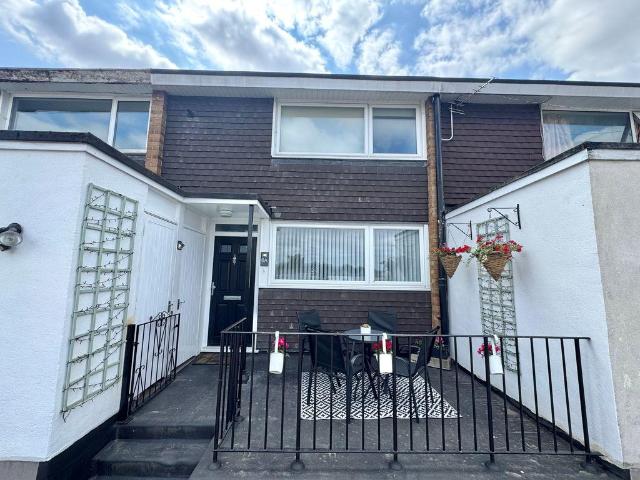 Flat for sale in Pouchen End, Hertfordshire