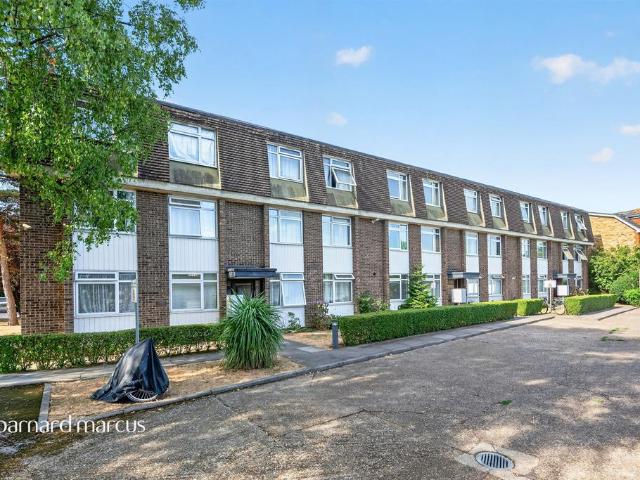 Flat for sale in New Malden, Greater London
